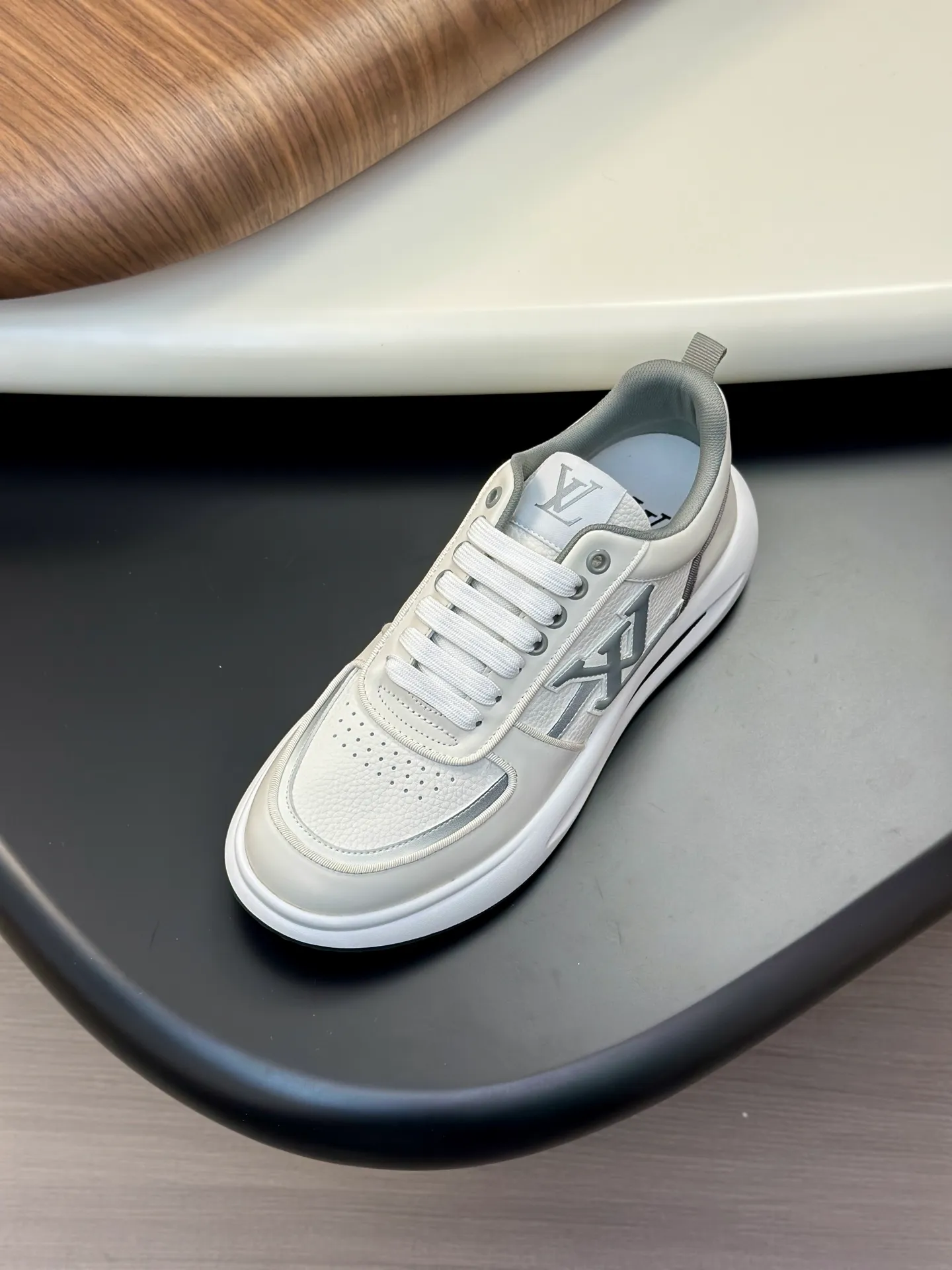 Men's shoes💰780 Lv 🔍Top purchasing agent🇮🇹 Louis Vuitton, the sports sneaker counter is synchronized, the uppers are imported from Italy, high-quality splicing colorful and complex crafts, the imported mesh padding is soft and comfortable, soles: original soles specially provided by the original factory, T men's men's shoes 💰U exclusive movable molded soles are super comfortable, original factory and single goods, 🔍🔍high quality, you can enter and leave the counter at will, welcome to compare, code number 38-44 (customized 45)